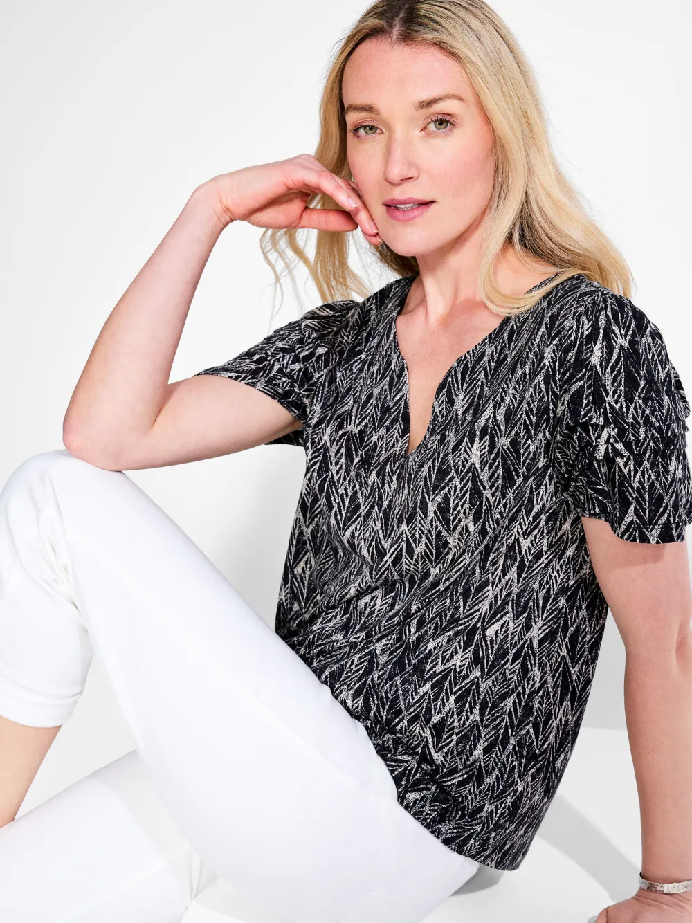 Fashion NIC+ZOE Nzt Sketched Leaves Flutter Sleeve Split Neck Tee Black Multi